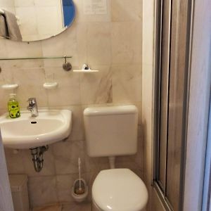 Zimmer mit zwei Einzelbetten